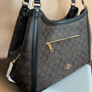 Kristy Shoulder Bag In Signature Canvas